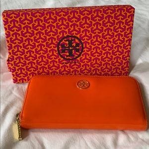 Tory Burch Robinson Wallet - Orange / Pink